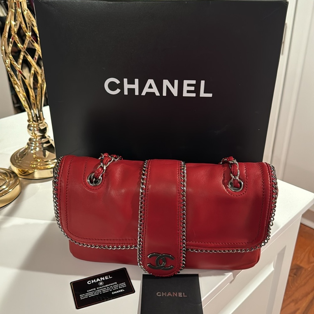 CHANEL. Classic bag with flap. Lambskin. New with authenticity card.